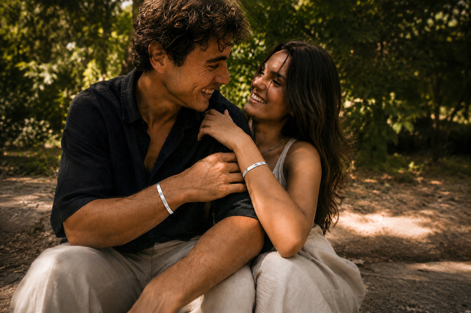 Qué significan las pulseras con frases (y por qué cada vez más personas las usan)