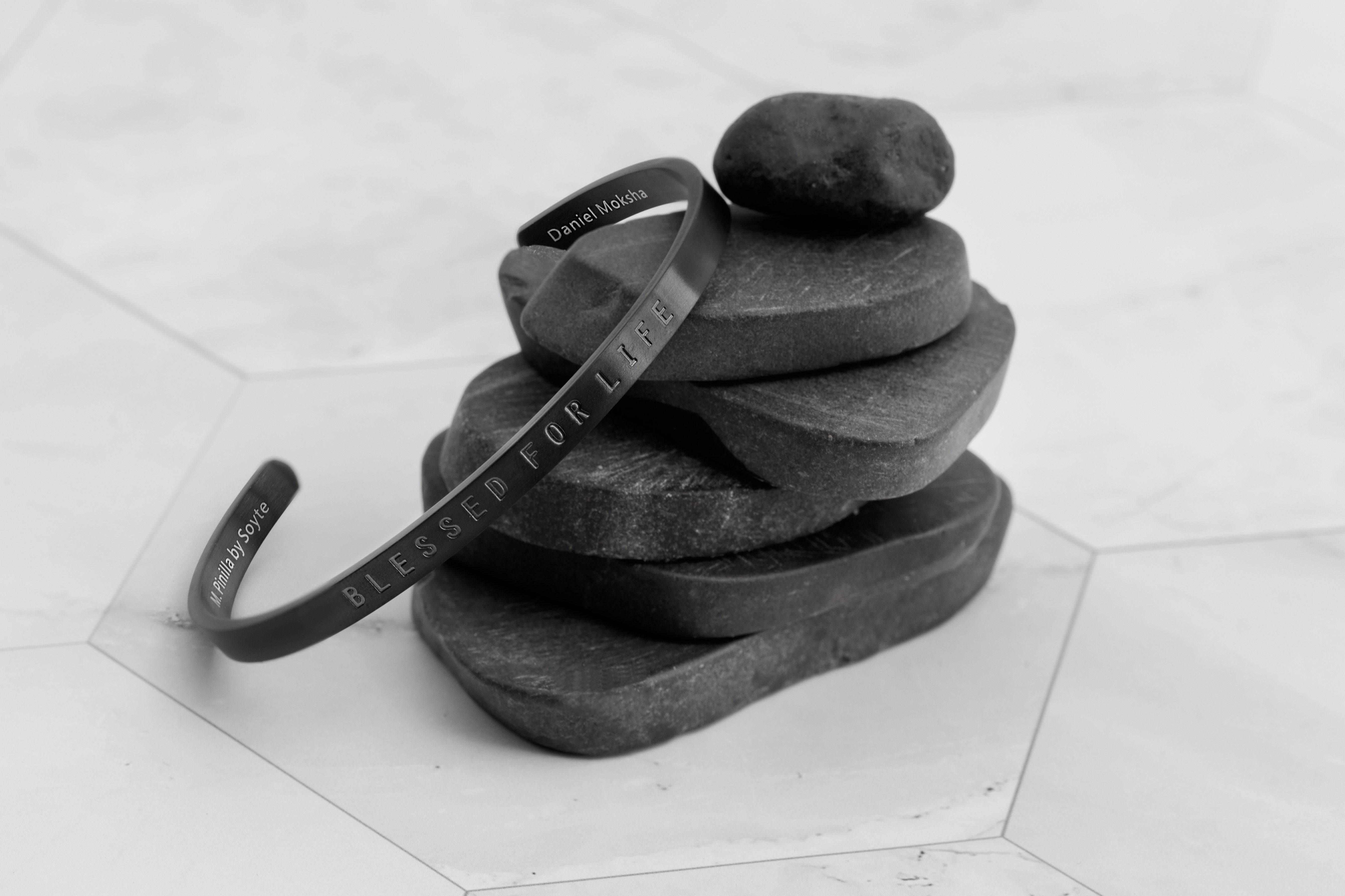 Pulsera Blessed for life (Hombre sin tinta negra)  Daniel Moksha